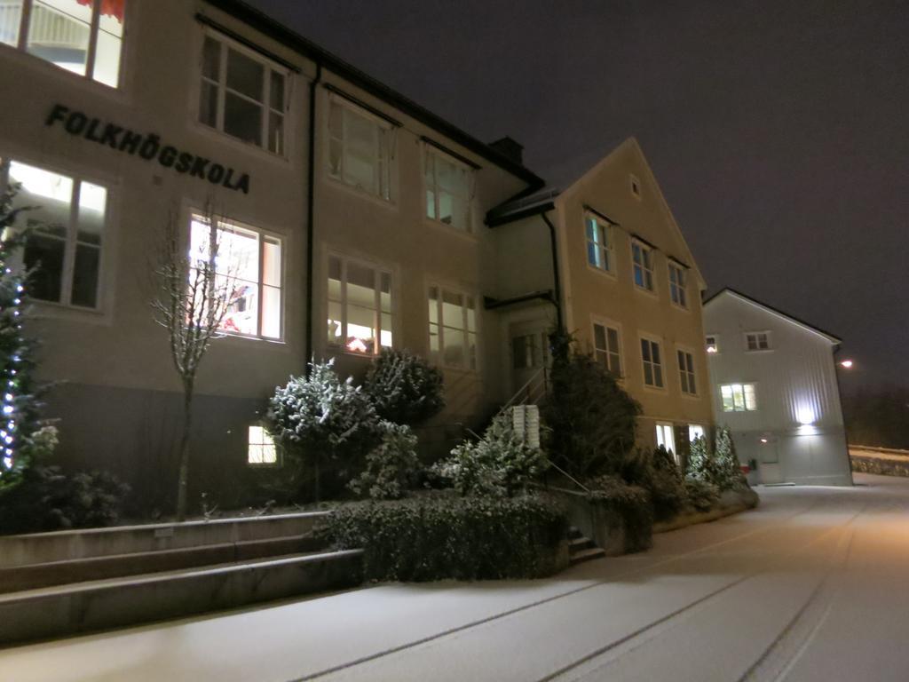 Vaernamo Folkhoegskolas Vandrarhem 外观 照片