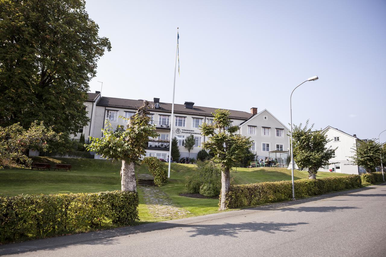 Vaernamo Folkhoegskolas Vandrarhem 外观 照片